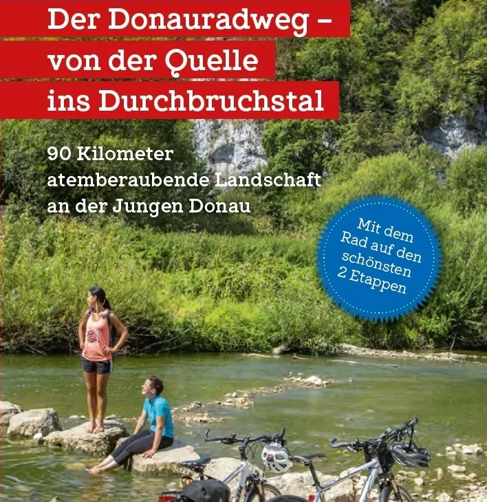 Titelbild mit der Überschrift Der Donauradweg - von der Quelle ins Durchbruchstal, 90 Kilometer atemberaubende Landschaft an der Jungen Donau, Mit dem Rad auf den schönsten 2 Etappen mit zwei Radfahrern, die an einem Fluss Ihre Beine ins Wasser strecken