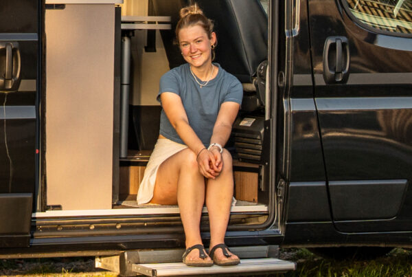 Vanlife-Abenteuer: Südenscout Emma unterwegs im Donaubergland.